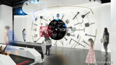 不雅者能够通过触摸屏幕